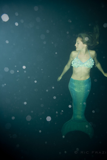 underwater photography Sleeping Mermaid