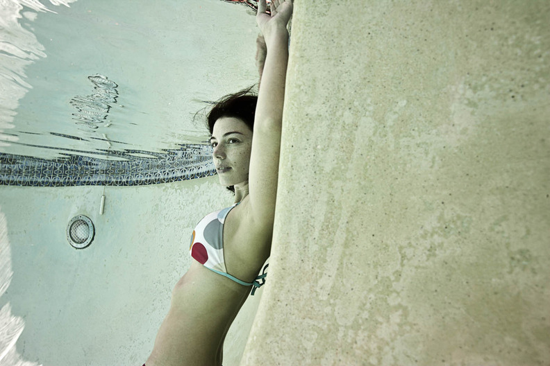 Jessica Paré underwater